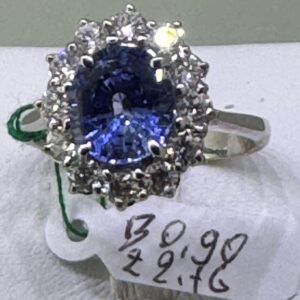 Anello Oro Bianco Con Zaffiro DI CT 2,76 e BRILLANTI G COLOR PER CT 0,90.