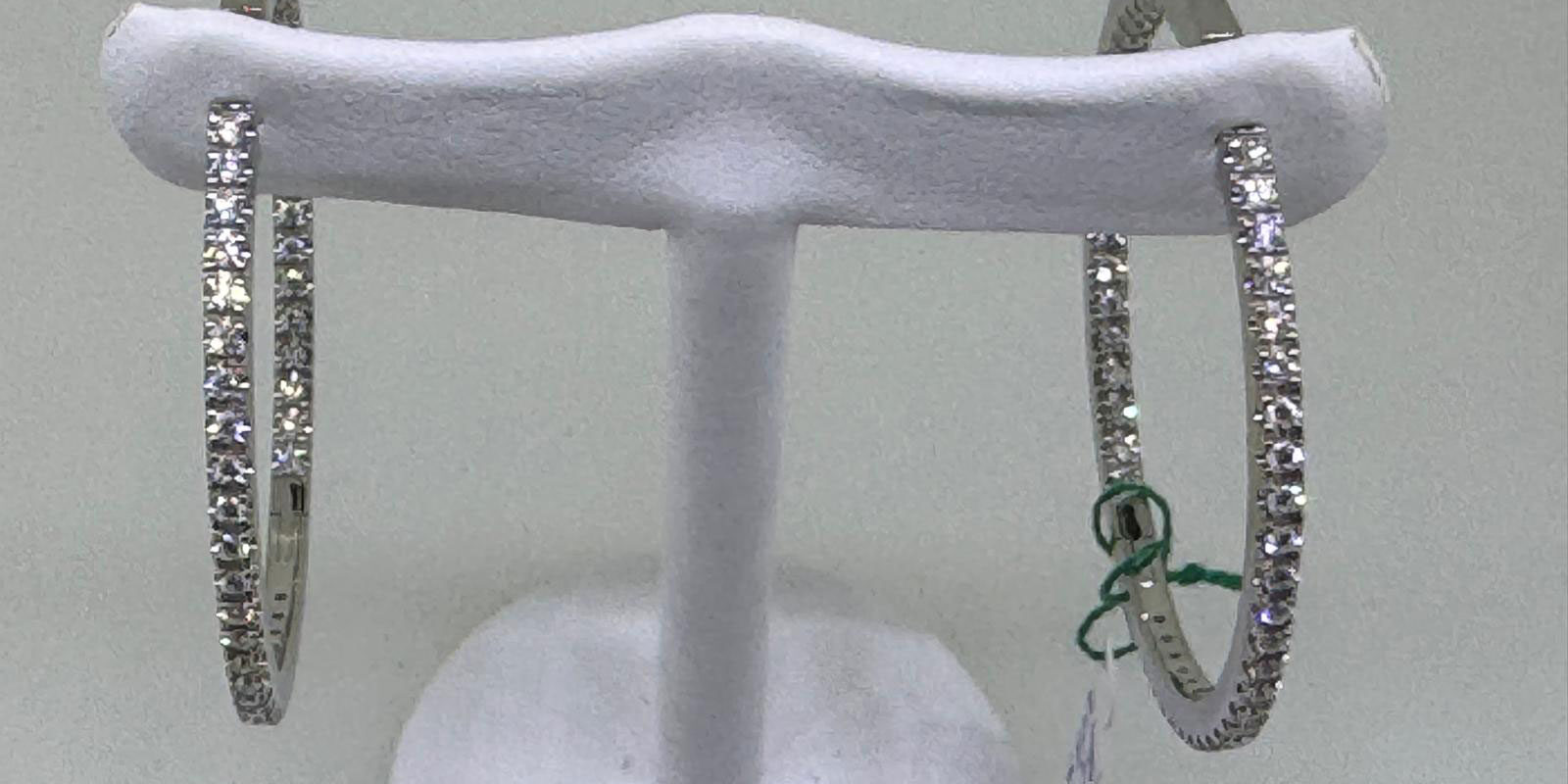 Orecchini: Storia, Significato e Nuove Tendenze Di Un Ornamento Senza Tempo Orecchini: Storia, Significato e Nuove Tendenze Di Un Ornamento Senza Tempo